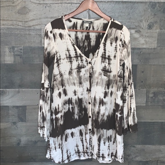 Billabong Tops - Cute Button Down BillaBong Shirt